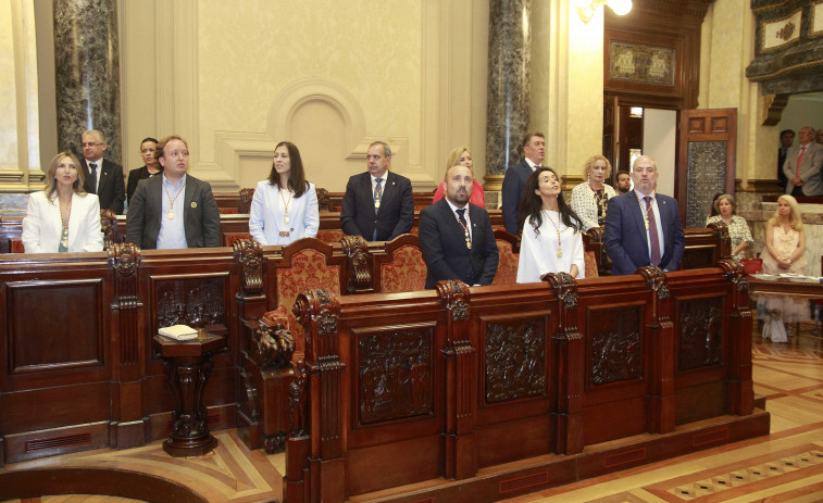 El Gobierno local de A Coruña sigue sin conformarse un mes después de la investidura