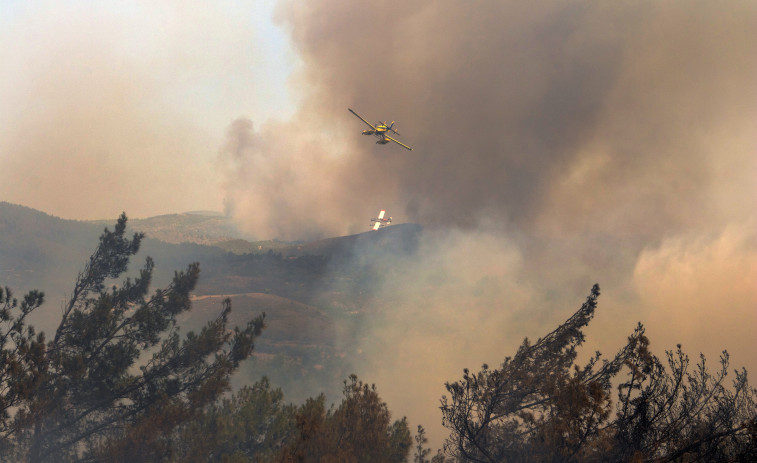 Al menos 19.000 evacuados por un gran incendio fuera  de control en la isla de Rodas