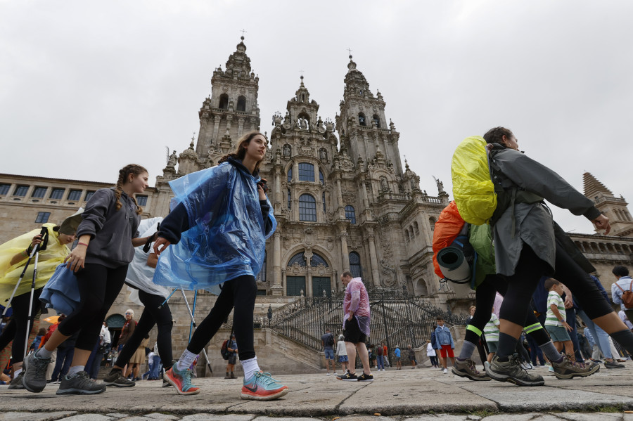 El gobierno de Santiago estudia implantar una tasa a excursionistas que no pernocten