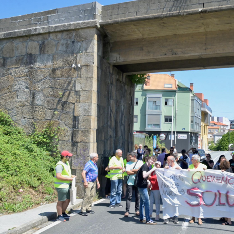 Monte Martelo se harta de esperar a la Diputación por la DP-3004 y la DP-0512