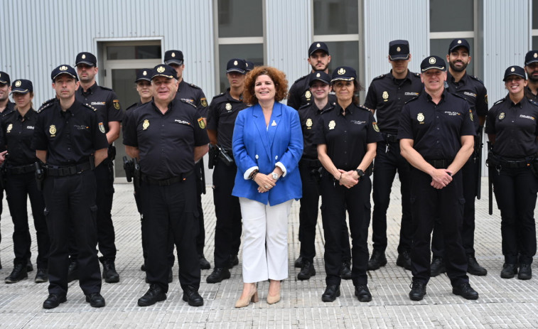 María Rivas da la bienvenida a los nuevos agentes en prácticas de la Policía Nacional