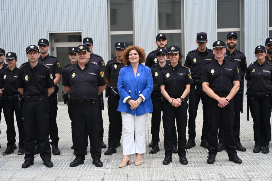 María Rivas da la bienvenida a los nuevos agentes en prácticas de la Policía Nacional