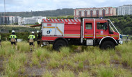 Los Bomberos sofocan un incendio forestal en el lugar coruñés de Vío