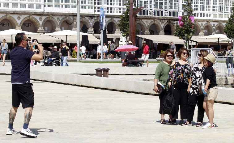 Cerca de 10.000 cruceristas revolucionan la hostelería de A Coruña: “Estamos abarrotados”