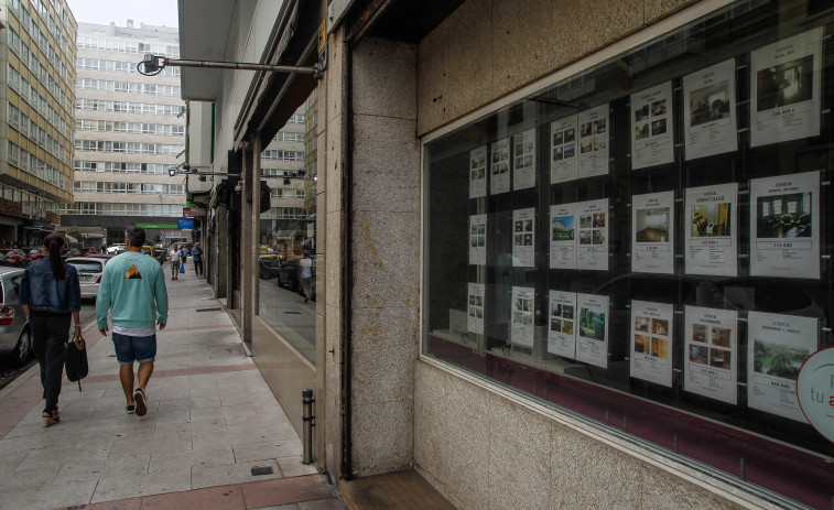 La compra de viviendas en Galicia cae un 10,9 % en julio y las hipotecas casi el 30%