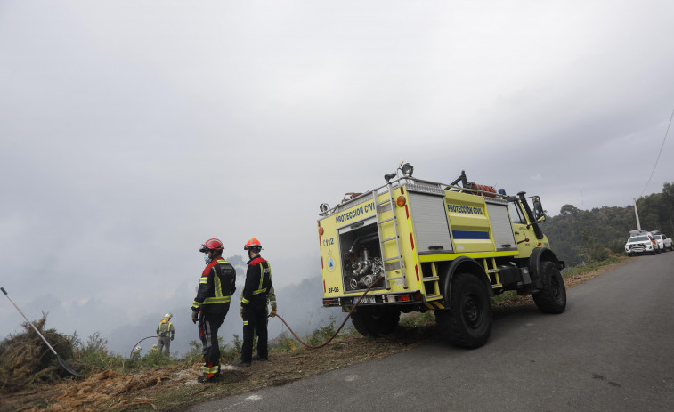 Suevos, en Arteixo, vive su tercer incendio en 15 días