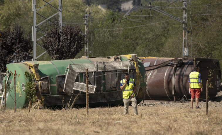 Adif investiga si el calor provocó la deformación de la vía en la que descarriló un tren