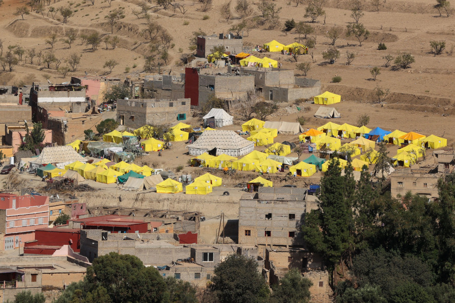 Miles de marroquíes se resignan a vivir en jaimas