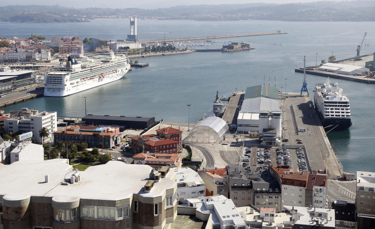 El Puerto de A Coruña pide al Ayuntamiento que “se aclare” sobre la fachada marítima
