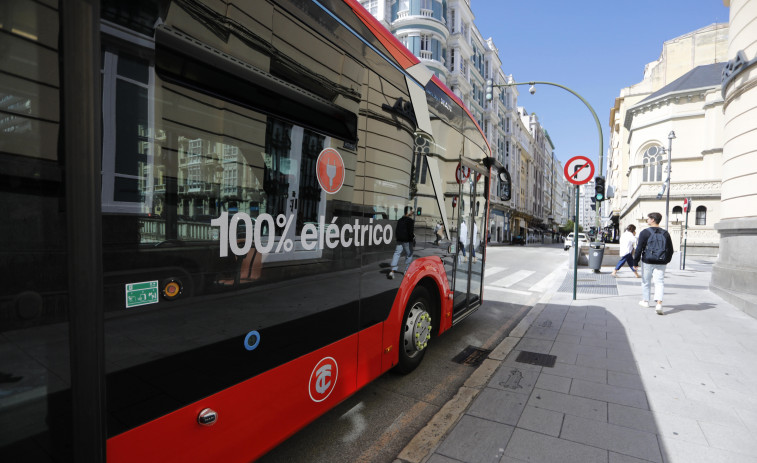 Un autobús 100% eléctrico conecta Juana de Vega con Novo Mesoiro
