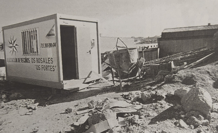 Hace 25 años: Fin del peaje de 25 pesetas en A Barcala y vecinos entre escombros