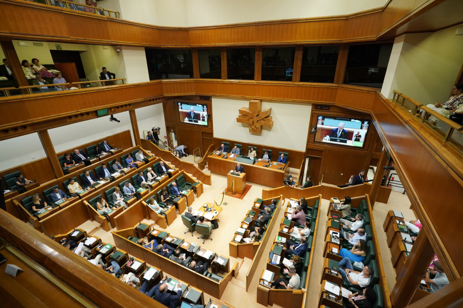 El Parlamento Vasco, sin Bildu, condena los homenajes a miembros de ETA