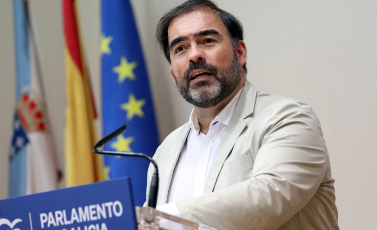 Alberto Pazos repite como portavoz del PPdeG en el Parlamento