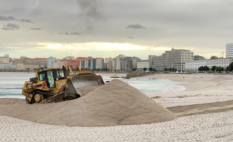 A Coruña levanta las dunas contra los temporales en sus playas