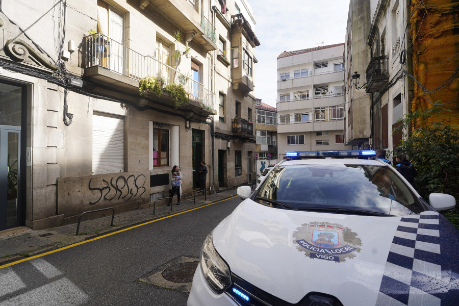 Detenido un hombre por insultar y tirar al suelo en la calle a su pareja en Vigo