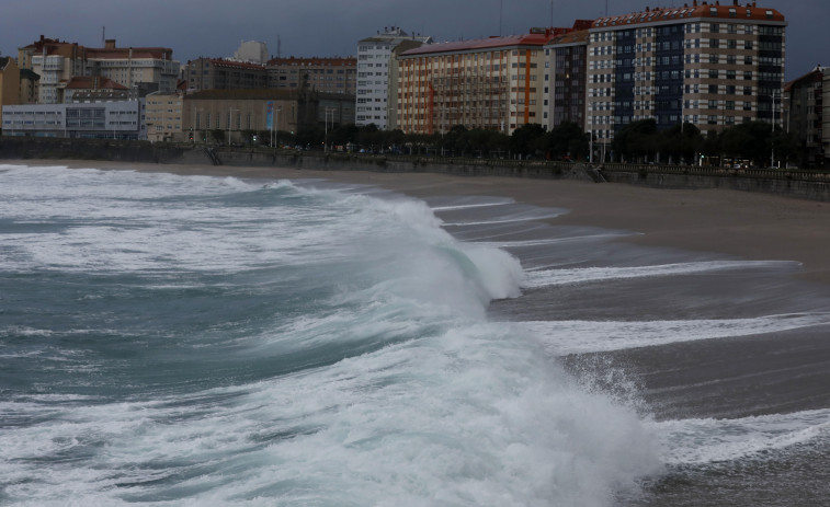 Aemet emite para este viernes una alerta naranja en A Coruña por viento y oleaje