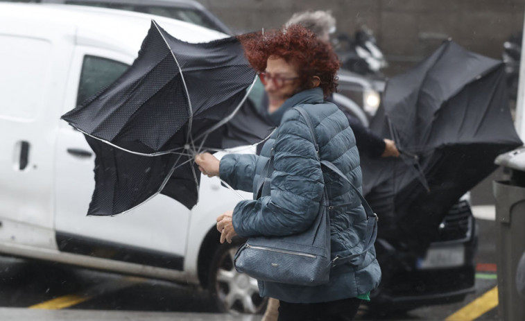 Alerta roja por temporal costero en Galicia y naranja por viento y lluvias