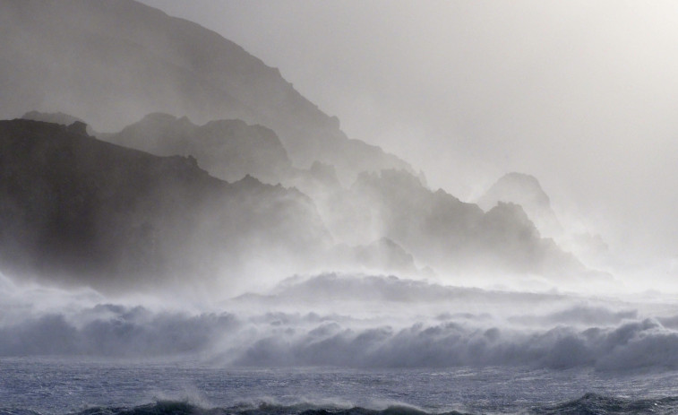 La súper ola de récord que dejó Domingos en Galicia: 14 metros en Estaca de Bares
