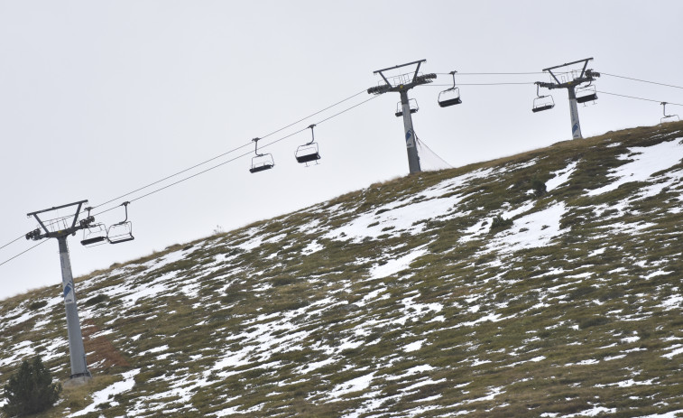 Treinta jóvenes coruñeses podrán viajar cuatro días a la nieve por 85 euros