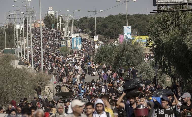 Los primeros hispano-palestinos evacuados de Gaza se disponen a entrar a Egipto