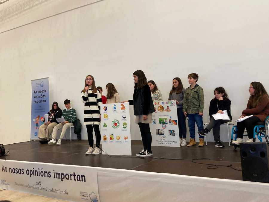 Escolares del colegio Alborada de A Coruña lideran el Día de la Infancia en Santiago
