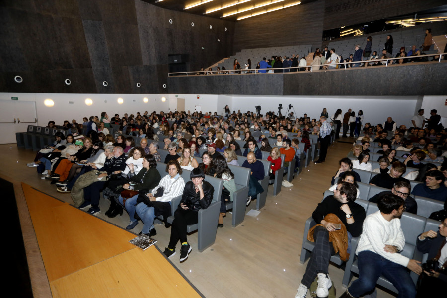Joseba Sarrionandia y Charo Lopes inaugurarán en nuevo ciclo de Poetas Di(n)versos a A Coruña