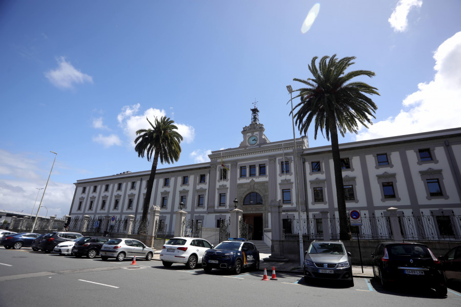 Un acusado de distribuir pornografía infantil en A Coruña acepta dos años de prisión