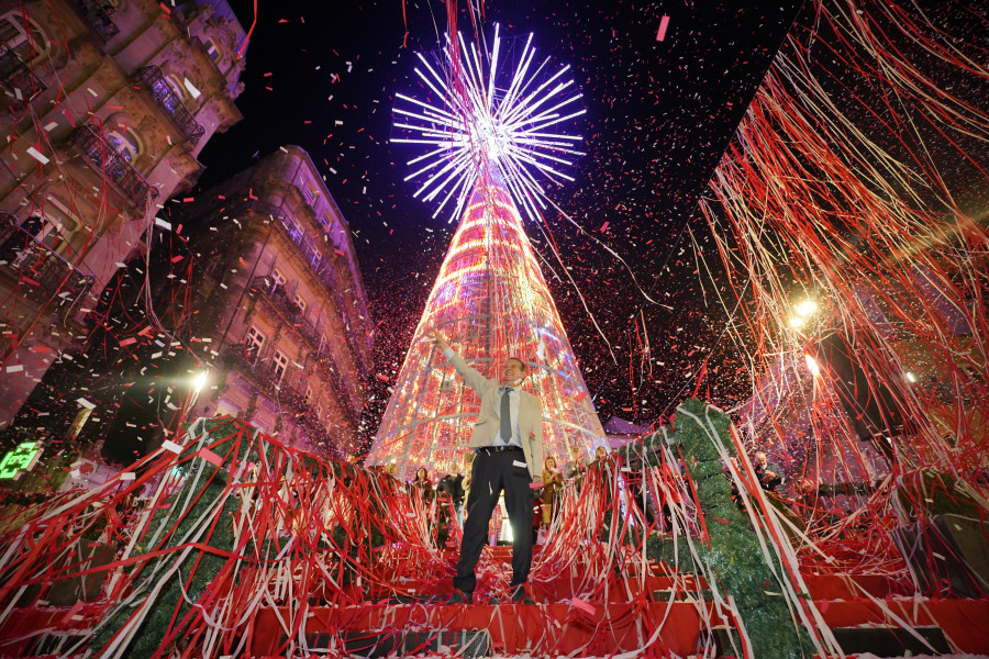 Caballero cifra en 400.000 las visitas en el primer fin de semana de las luces navideñas de Vigo