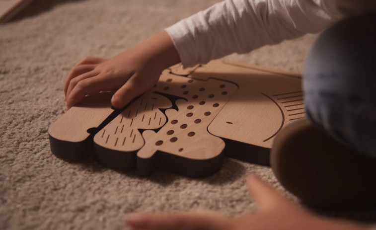Un puzle de madera para ayudar a los niños a montar la mejor Navidad