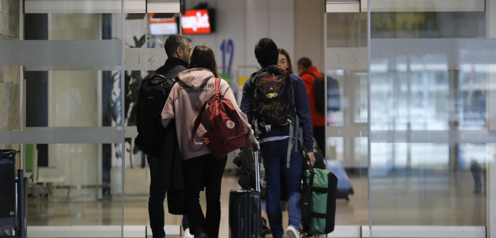 Segundo mes consecutivo con descenso de pasajeros en el aeropuerto de A Coruña