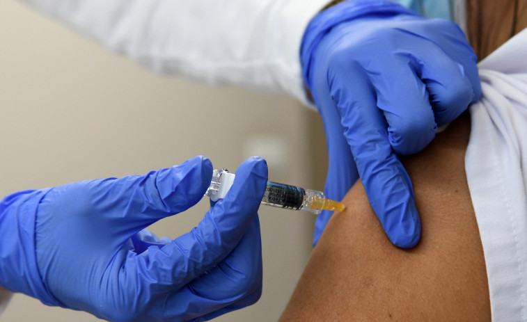 Galicia extiende la campaña de vacunación contra la gripe y el covid hasta el 12 de enero