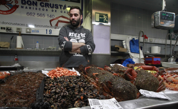 Subida generalizada  de precios en la plaza de Lugo, con el kilo de percebe y camarón a 200 euros