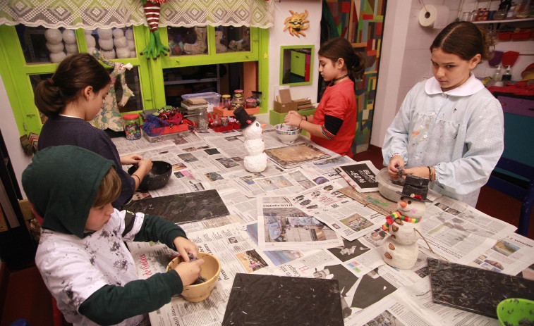 El Tigre de Papel anima a los niños a crear sus figuras navideñas en su taller de manualidades en A Coruña