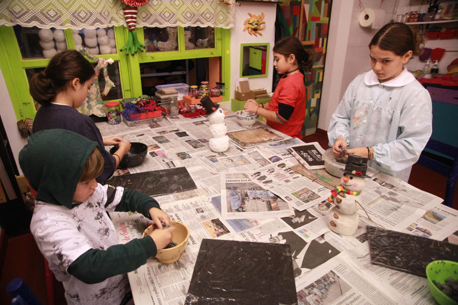 El Tigre de Papel anima a los niños a crear sus figuras navideñas en su taller de manualidades en A Coruña