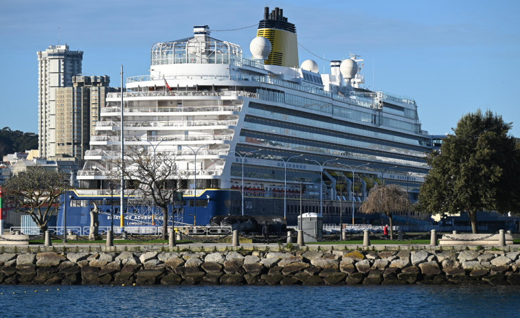 El ‘Spirit of Adventure’ inauguró las escalas de cruceros del puerto de A Coruña