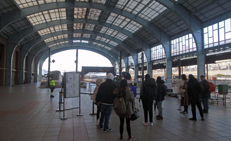 El Adif declara solventada la avería de la estación de A Coruña doce horas después de su inicio