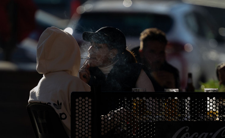 La Asociación Española contra el Cáncer pide incluir a los vapeadores en la ley del tabaco