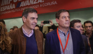 Sánchez da un paseo con Besteiro a su llegada a la convención del PSOE en A Coruña