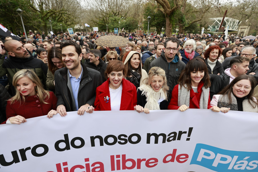 Marta Lois reivindica la "marea contra los plásticos" y "contra la incompetencia de Rueda y del PP"