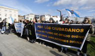 Medio centenar de abogados del turno de oficio protesta en A Coruña ante Pedro Sánchez