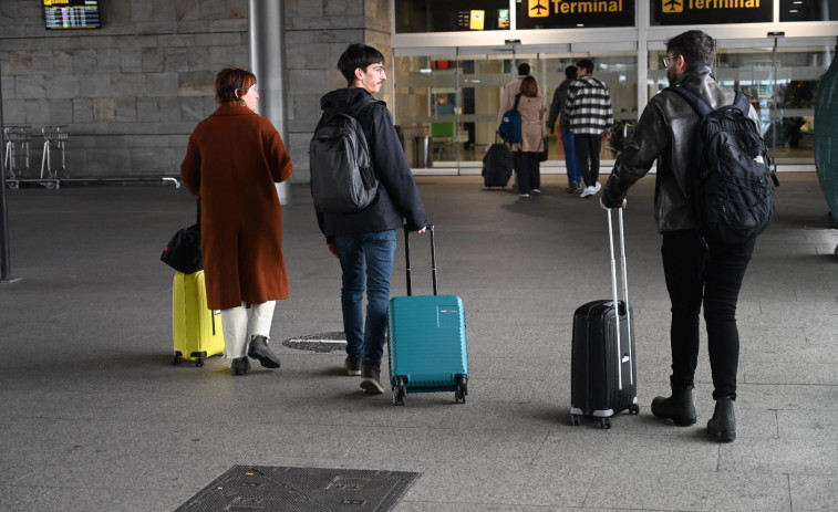 Viajeros frecuentes se quejan del exceso de los controles aleatorios aeropuerto de Alvedro