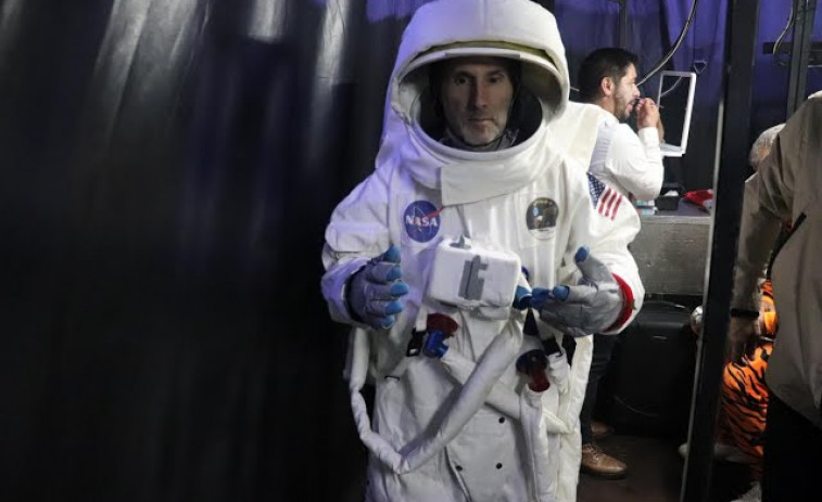 El astronauta Jácome inaugura el Carnaval de Ourense pidiendo sin pedir el voto