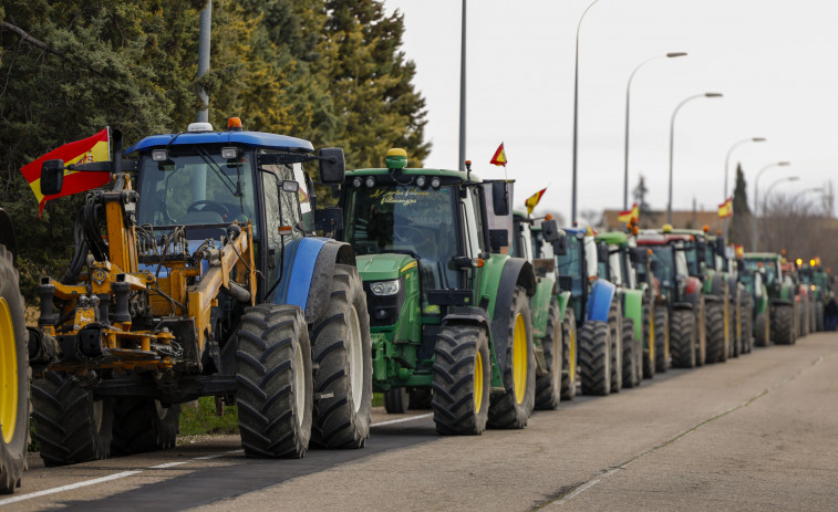 El campo cumple una semana de protesta con tractoradas en toda España