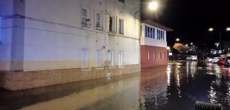 El Mandeo se vuelve a desbordar en Betanzos e inunda la Tolerancia, el puerto y la Ribera