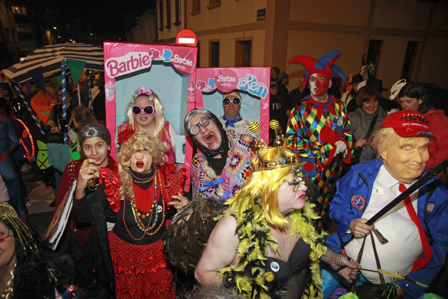 El carnaval coruñés vuelve a triunfar entre choqueiros y una alcaldesa ‘jabalí’