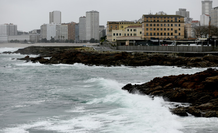 El viento azota A Coruña con rachas que rozan los 100 kilómetros por hora