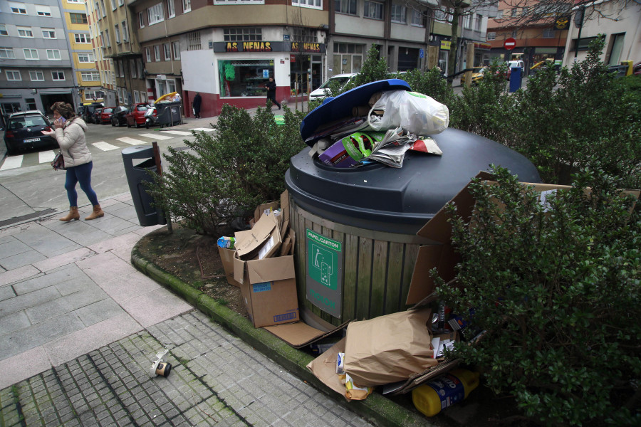 La recogida de desperdicios todavía no se ha normalizado en A Coruña