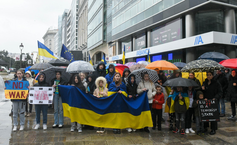 El segundo aniversario de la invasión de Ucrania moviliza una marcha de protesta de 100 personas en A Coruña