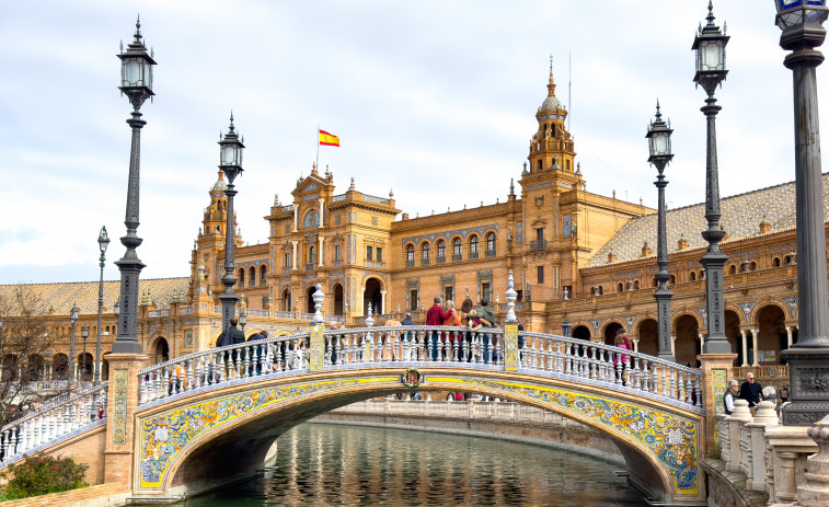 Sevilla cobrará una entrada a los turistas para acceder a la plaza de España