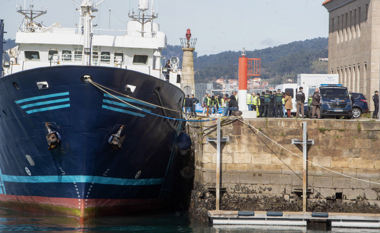 Descargan en Vigo los 200 kilos de cocaína del velero abordado en el Atlántico